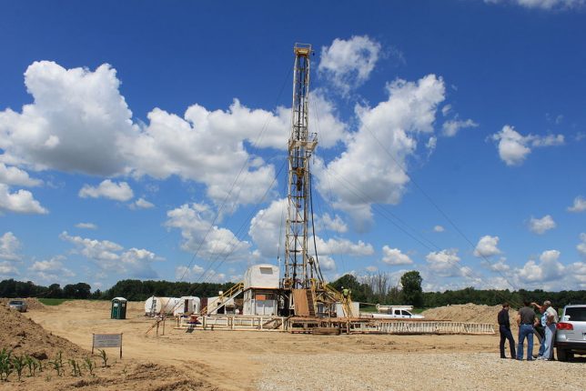 Oil rig, ~12219-12999 Macon Road, Saline Township, Michigan, June 22, 2012. Source: Dwight Burdette, CC BY 3.0, via Wikimedia Commons.